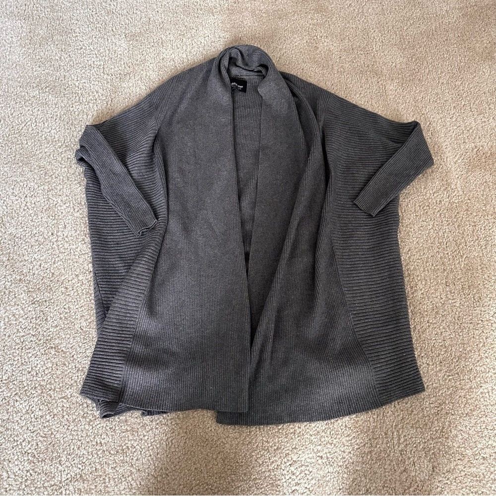 EUC Women’s Zara Knit Grey Sweater!